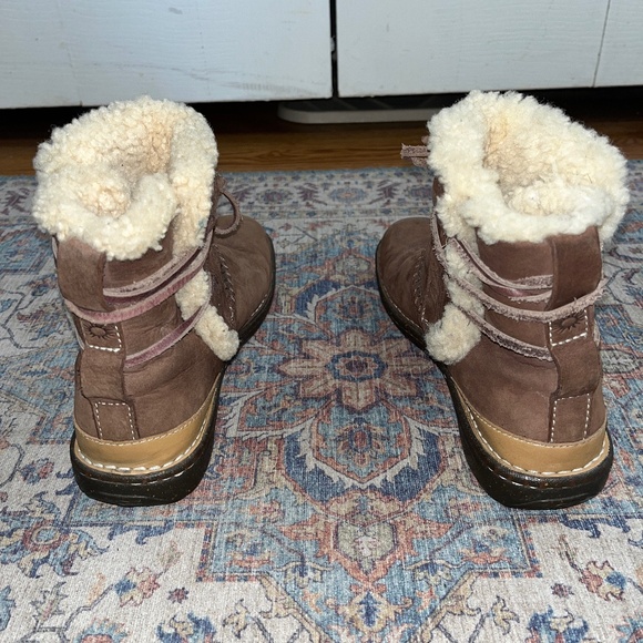 UGG Booties (7), Australia 5587 Brown Suede Leather Sheepskin - Picture 2 of 16